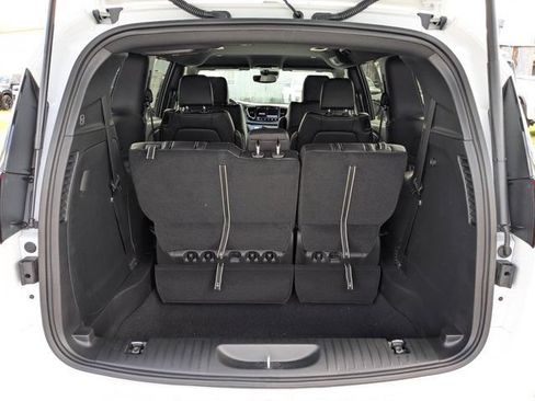 New 2026 Chrysler Pacifica Select FWD image 12