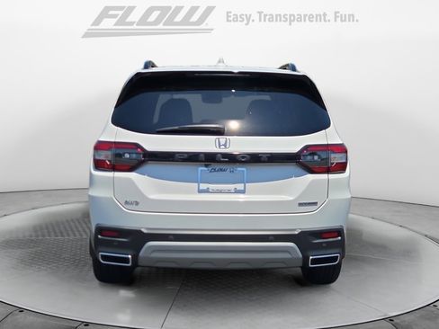 Certified 2025 Honda Pilot Touring image 6