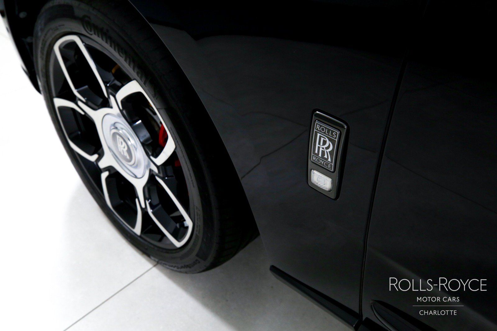Used 2020 Rolls-Royce Cullinan Black Badge AWD/4WD image 38