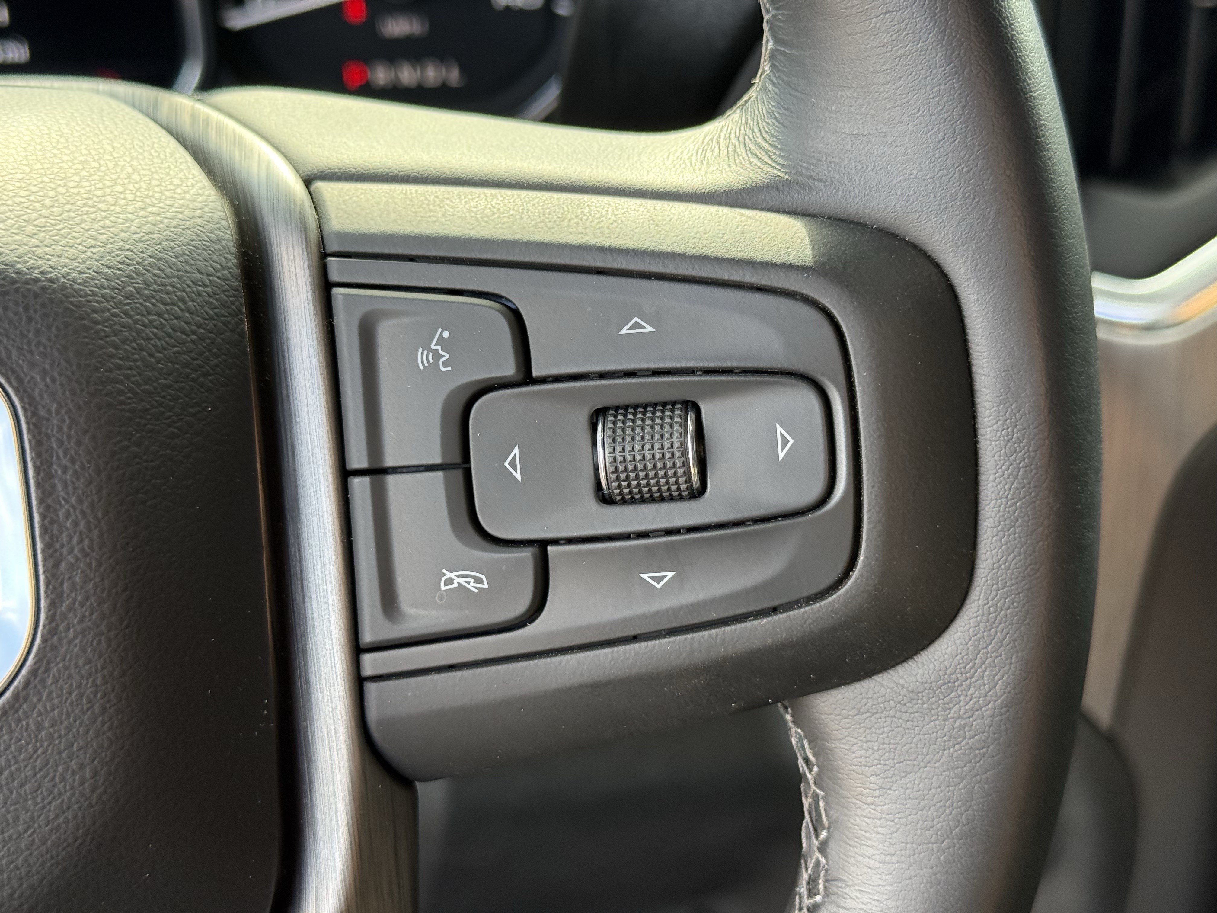 Used 2021 GMC Sierra 2500 Denali w/ Denali Black Diamond Edition AWD/4WD image 17