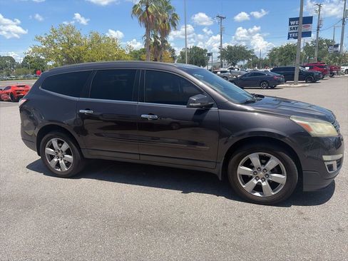 Used 2016 Chevrolet Traverse LT w/ Style and Technology Package FWD image 4