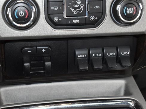 Used 2015 Ford F350 Platinum w/ Platinum Package image 25