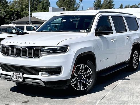Certified 2024 Jeep Wagoneer L Series II RWD image 2