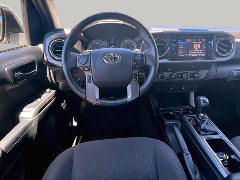 Certified 2019 Toyota Tacoma TRD Off-Road AWD/4WD image 5