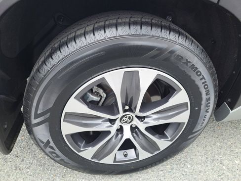 Used 2023 Toyota Highlander XLE FWD image 22