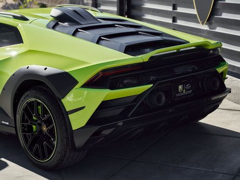 Used 2024 Lamborghini Huracan Sterrato image 14