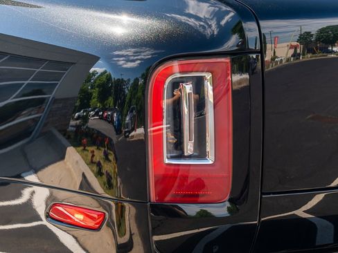 Used 2022 Rolls-Royce Cullinan w/ Technology Package AWD/4WD image 19