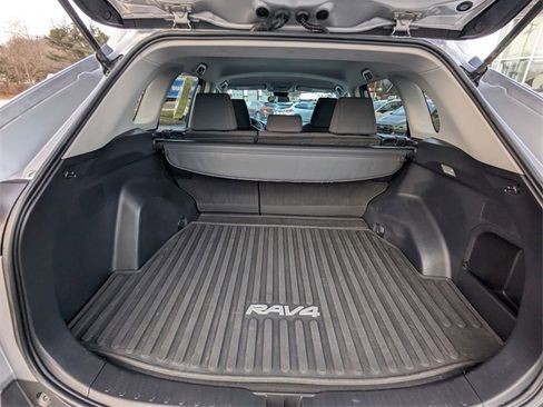Used 2021 Toyota RAV4 LE image 20