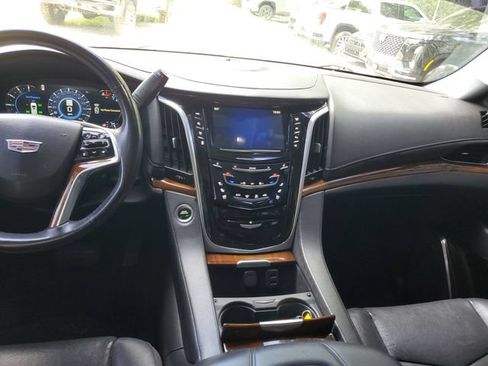 Used 2020 Cadillac Escalade ESV Premium Luxury AWD/4WD image 12