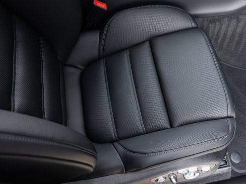 Certified 2026 Porsche Macan AWD/4WD image 45