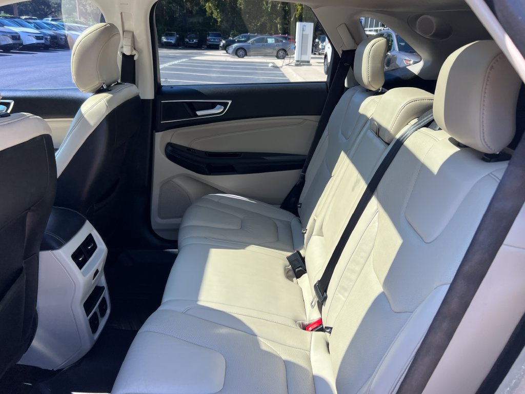 Used 2018 Ford Edge Titanium w/ Equipment Group 302A FWD image 17