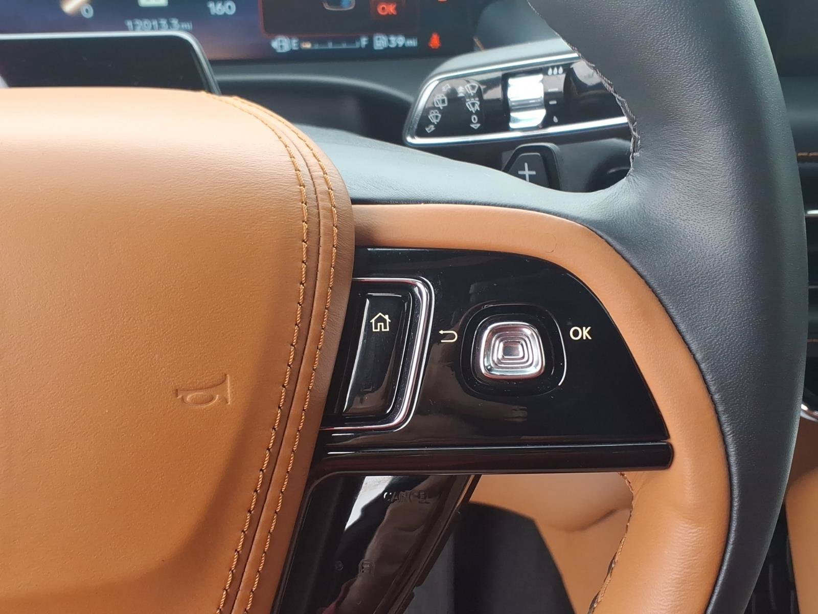 Used 2025 Lincoln Aviator Black Label AWD/4WD image 17
