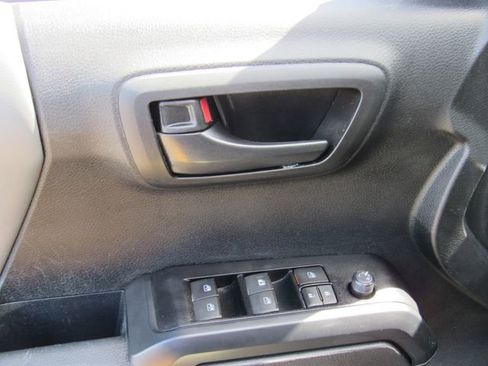 Used 2022 Toyota Tacoma SR w/ SR Convenience Package RWD image 19