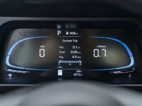 Certified 2025 Hyundai Elantra Sport image 38