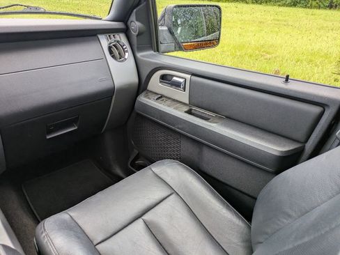 Used 2016 Ford Expedition Limited w/ Equipment Group 301A AWD/4WD image 17
