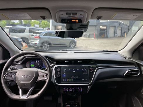 Used 2023 Chevrolet Bolt EUV Premier w/ Sun & Sound Package FWD image 13