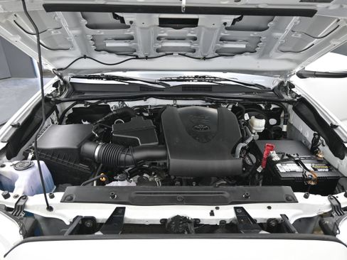 Used 2020 Toyota Tacoma TRD Sport w/ Technology Package RWD image 22