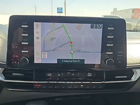 Used 2021 Toyota Sienna Limited image 23