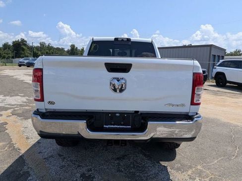 Used 2024 RAM 2500 Tradesman w/ Chrome Appearance Group AWD/4WD image 5