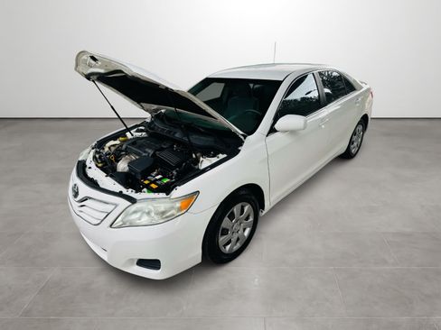 Used 2011 Toyota Camry LE FWD image 4