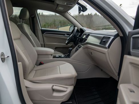 Used 2022 Volkswagen Atlas SE w/ Panoramic Sunroof Package image 12