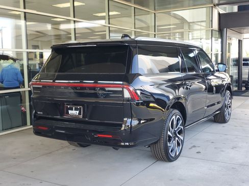 New 2026 Lincoln Navigator L Black Label AWD/4WD image 4