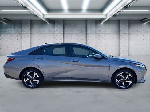 Used 2023 Hyundai Elantra SEL w/ Convenience Package image 6