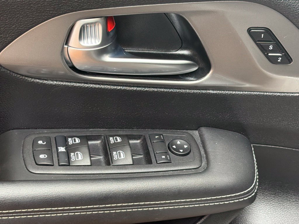 Used 2026 Chrysler Pacifica Select FWD image 25