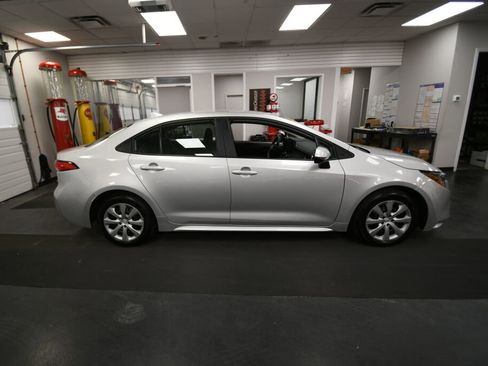 Used 2025 Toyota Corolla LE FWD image 9