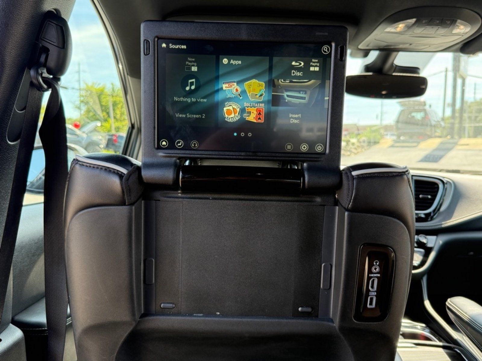 Used 2021 Chrysler Pacifica Limited w/ Uconnect Theater Family Group FWD image 37