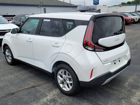 Used 2024 Kia Soul LX w/ Option Group 015 FWD image 4