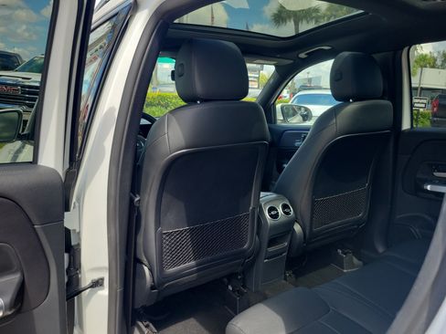 Used 2022 Mercedes-Benz GLB 250 image 14