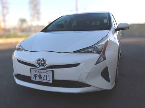 Used 2016 Toyota Prius Two image 2