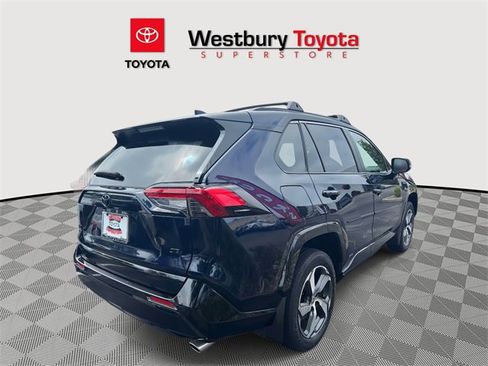 Used 2023 Toyota RAV4 SE image 7