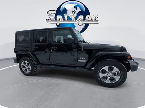 Used 2018 Jeep Wrangler Unlimited Sahara image 2
