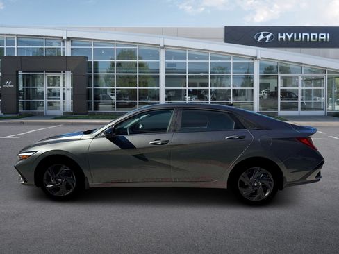New 2026 Hyundai Elantra SEL Sport FWD image 3