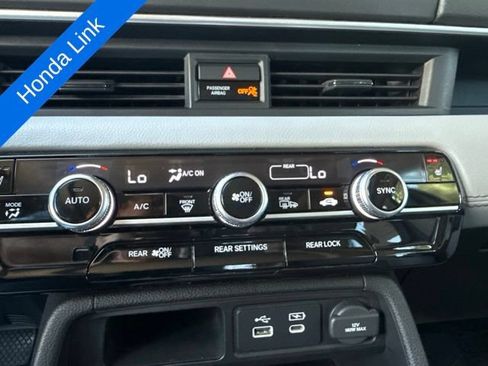 Used 2023 Honda Pilot Touring image 32