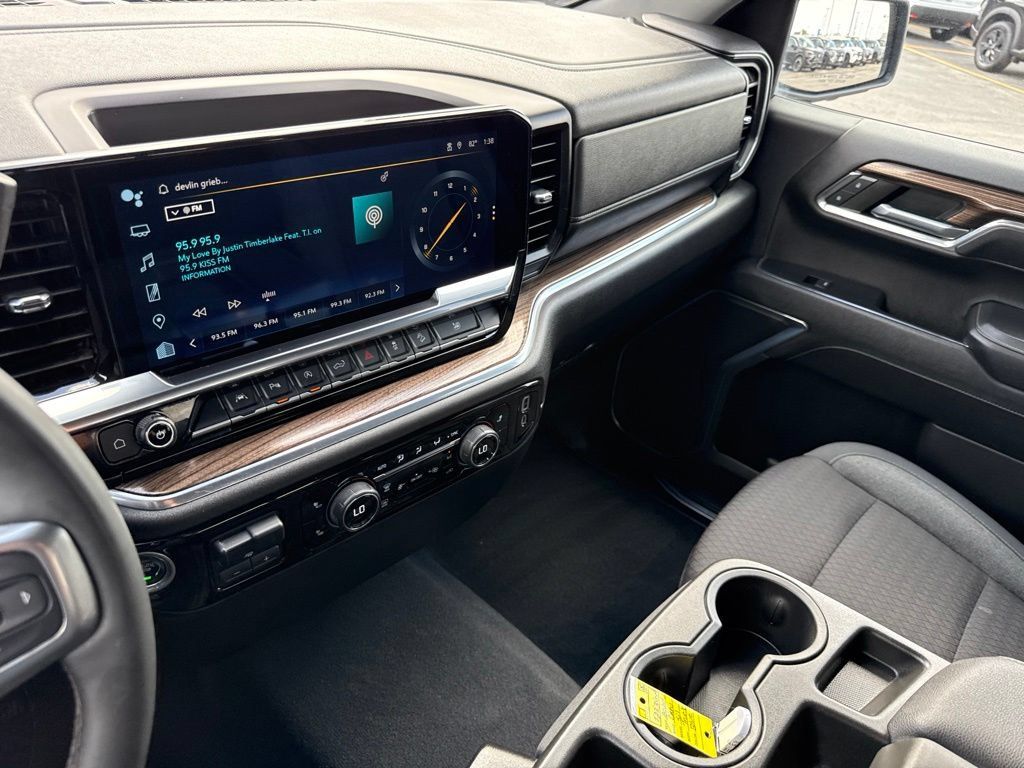 Certified 2024 Chevrolet Silverado 1500 LT AWD/4WD image 18