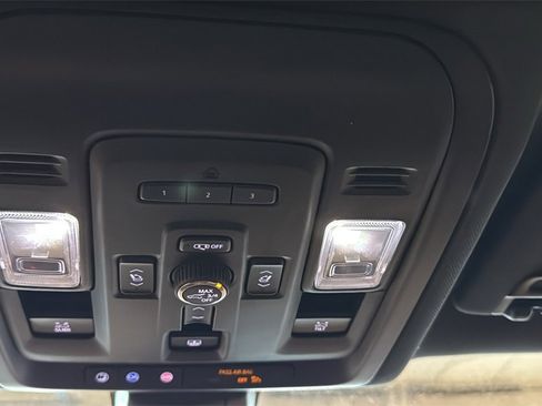 Used 2022 Chevrolet Suburban High Country image 40