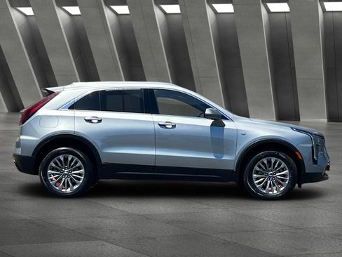 Certified 2025 Cadillac XT4 Premium Luxury FWD image 3