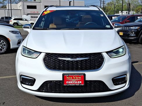Certified 2022 Chrysler Pacifica Pinnacle FWD image 2