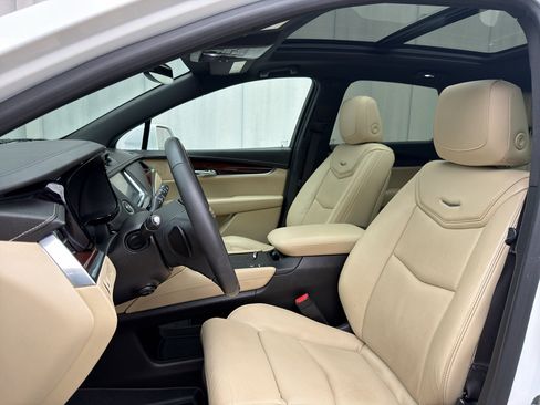 Used 2017 Cadillac XT5 Premium Luxury FWD image 11