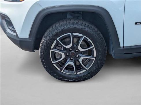 Used 2025 Jeep Compass Trailhawk AWD/4WD image 22