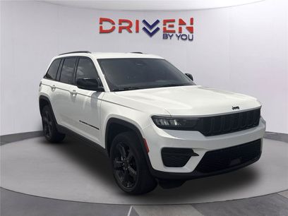 Used 2023 Jeep Grand Cherokee Altitude