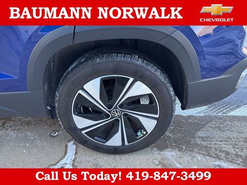 Used 2024 Volkswagen Taos SE w/ Panoramic Sunroof Package AWD/4WD image 15