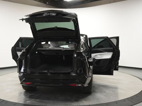 Used 2024 Cadillac Lyriq Luxury AWD/4WD image 11