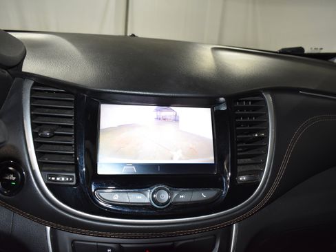 Used 2020 Chevrolet Trax LT w/ Sun & Sound Package image 18