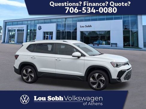 Used 2025 Volkswagen Taos SE AWD/4WD image 1