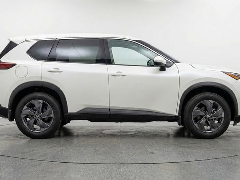 Used 2025 Nissan Rogue SV AWD/4WD image 11
