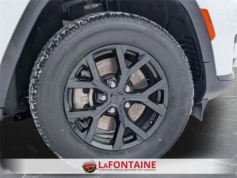Certified 2024 Jeep Grand Cherokee L Laredo image 32